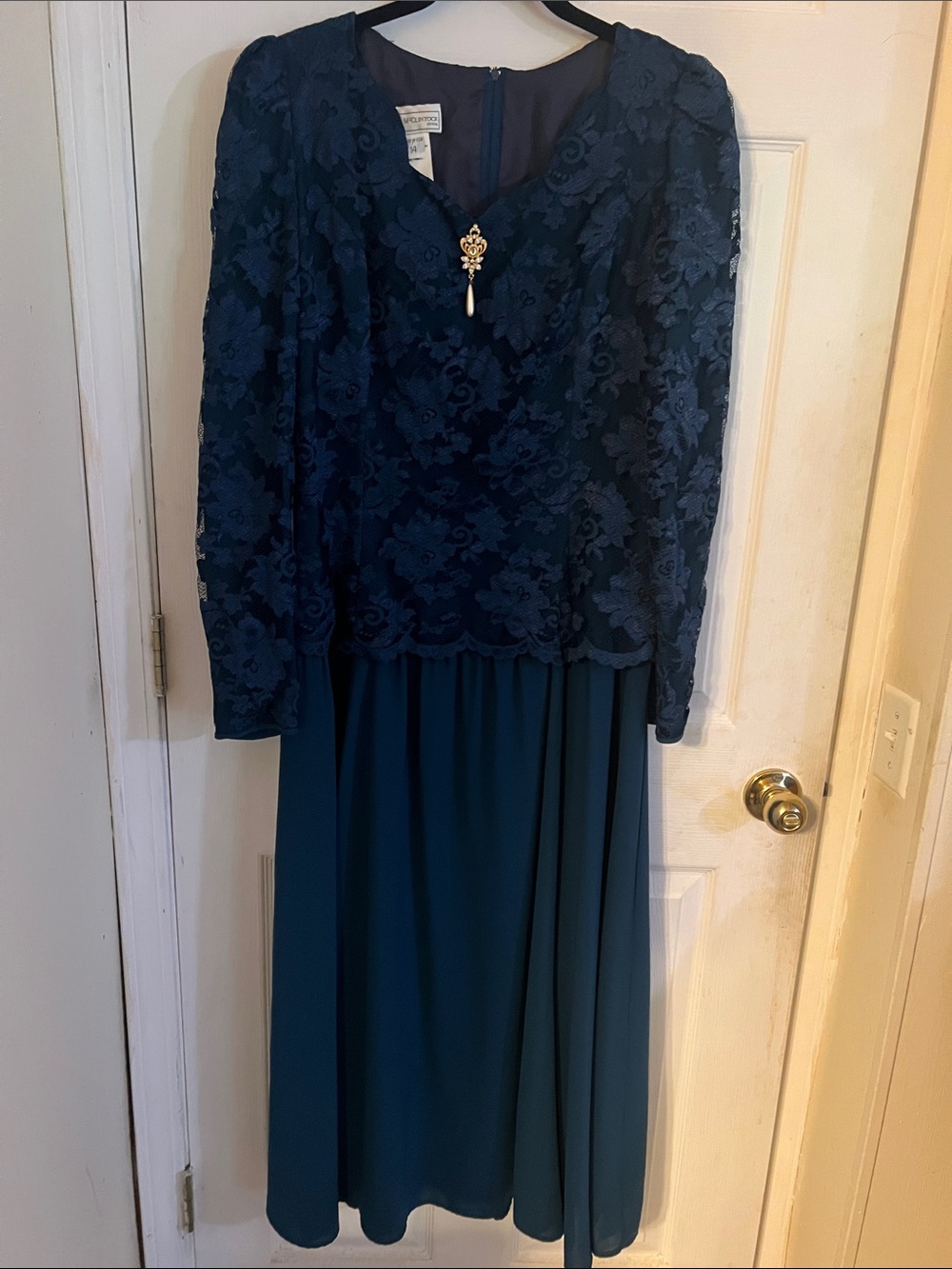 Jessica McClintock Dark Navy Lace Long-Sleeve Dress with Brooch 14